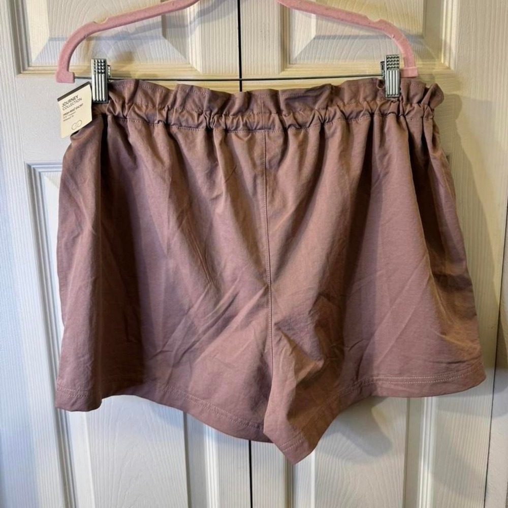 Calia High Rise Shorts - Picture 3 of 6
